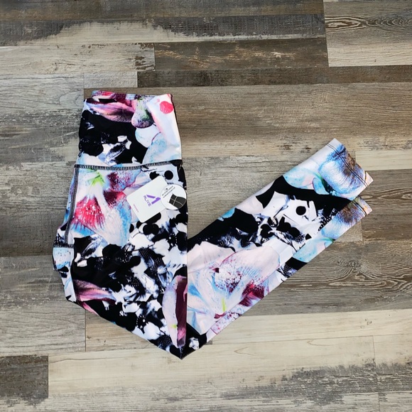 NWT Alive Magnetics Active Capri - Picture 4 of 10